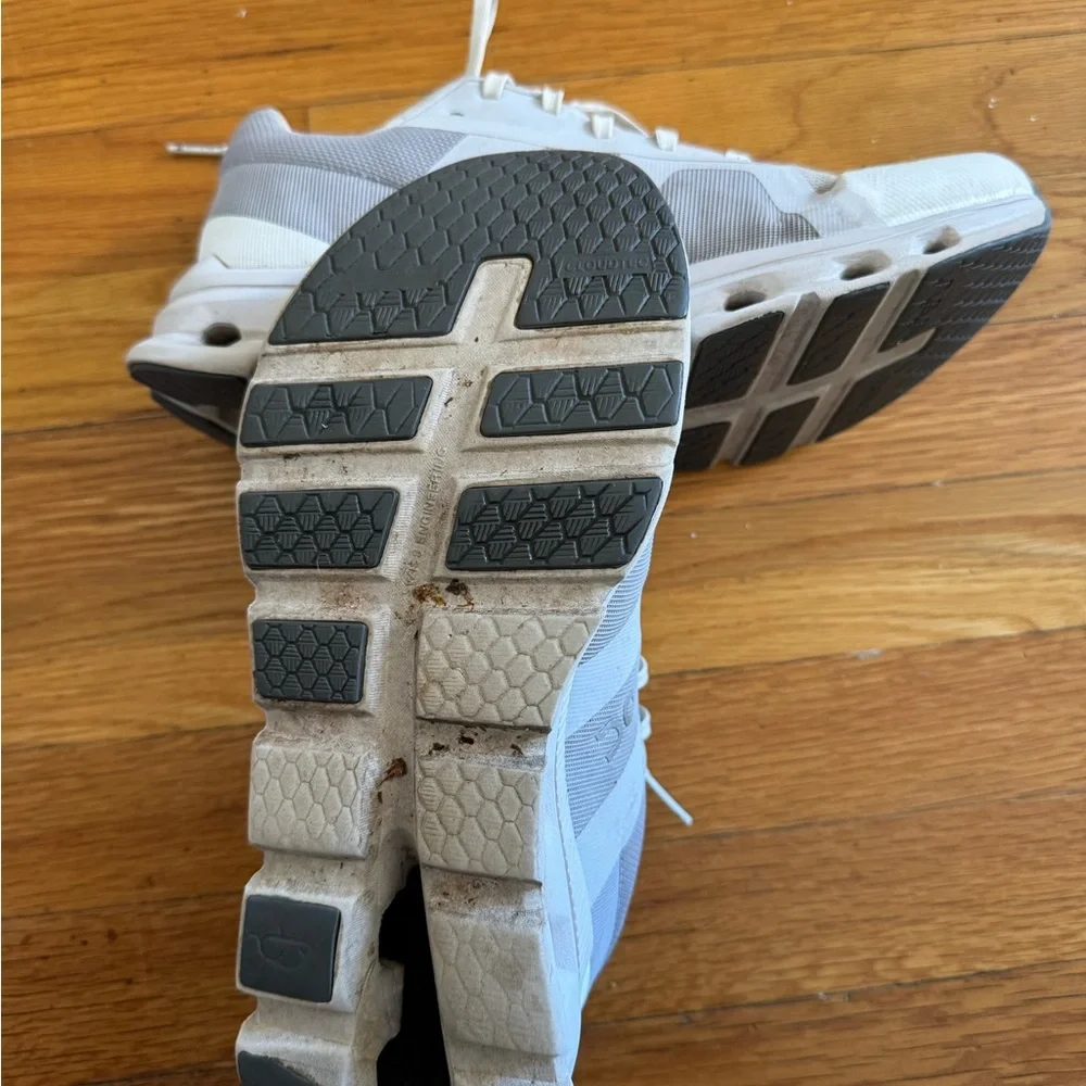 On CloudRunner Gray and White Womens sneakers Size 9.5 - Picture 6 of 11